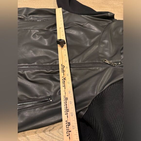 Bernardo vegan sleek jacket. Brand new! Amazing style! Black - Picture 12 of 16